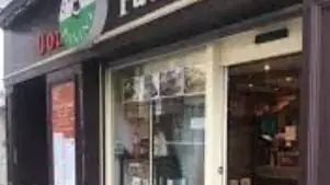 Pizza italienne servie chez Don Panino à Nyons, pizzeria connue pour sa pâte et ses produits calabrais.