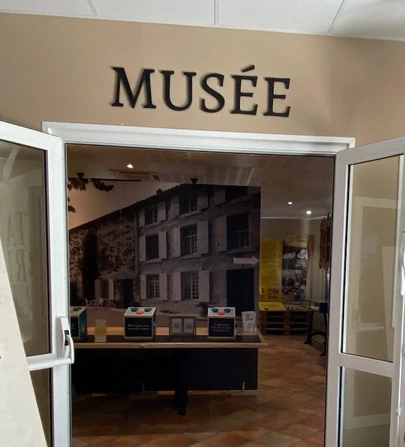 Entrée du musée de la Biscuiterie de Provence à Saint-Maurice-sur-Eygues.