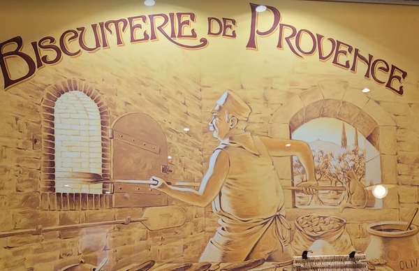 Fresque de la Biscuiterie de Provence représentant un boulanger devant un four.