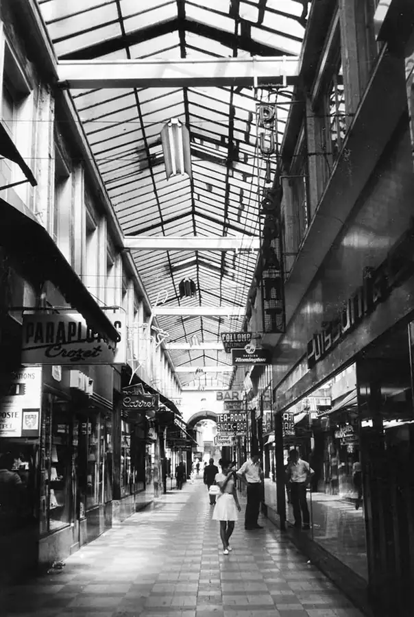 Le passage de l’Argue à Lyon dans les années 1970, lorsque ses petites boutiques spécialisées faisaient partie du quotidien des Lyonnais.