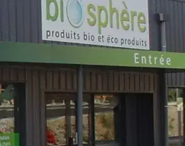 Entrée du magasin Biosphère à Nyons avec son enseigne de produits bio et éco-produits