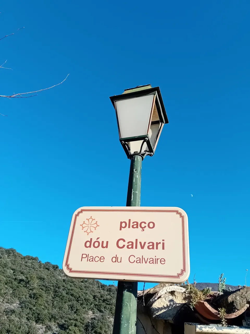 Nyons que voir panneau de la place du Calvaire, point de passage vers la Tour Randonne