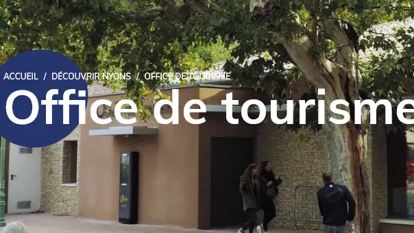 Entrée de l’office de tourisme à Nyons sous les oliviers