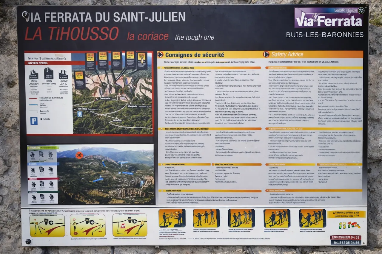 Panneau d’information de la via ferrata du Saint-Julien à Buis-les-Baronnies