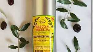 une bouteille d’huile d’olive