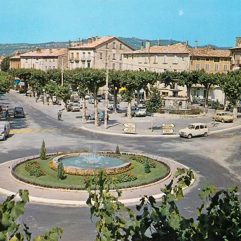 NYONS — PLACE DE LA LIBÉRATION 1960