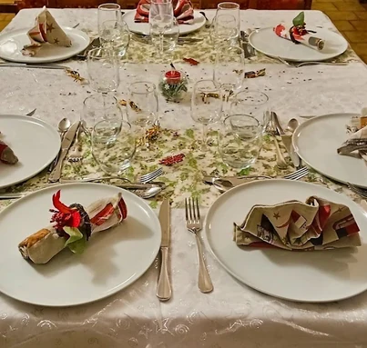 Table dressée pour un repas au restaurant Lou Cafétoun à Curnier