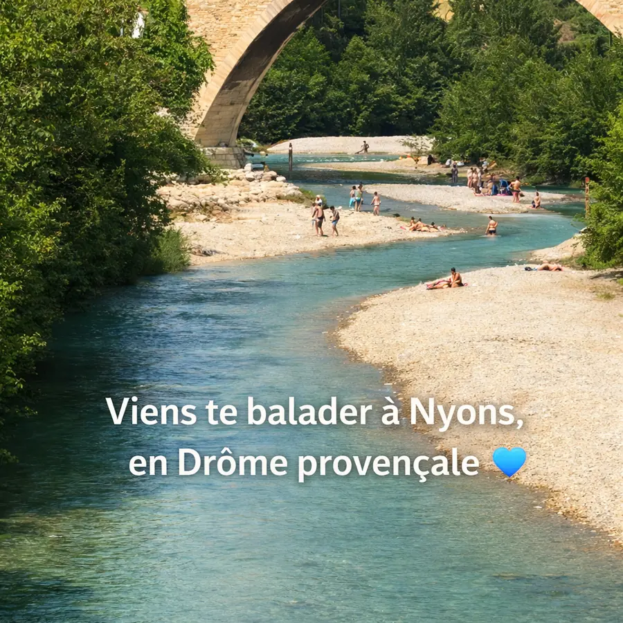 L’Eygues et ses plages de galets sous le Pont Roman de Nyons, avec un message invitant à découvrir la ville.